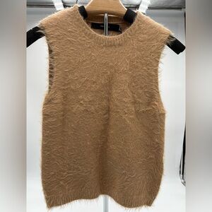 Women’s‎ Vero Moda sleeveless fuzzy sweater. Size small color tan NWT.